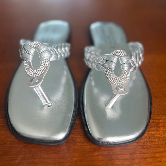 Tuscany By Easy Street Silver Coletta Square Toe Thong Sandal NIB - Picture 6 of 8